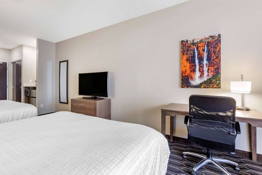 Standard Room, 2 Queen Beds, Non Smoking, Refrigerator & Microwave photo 2