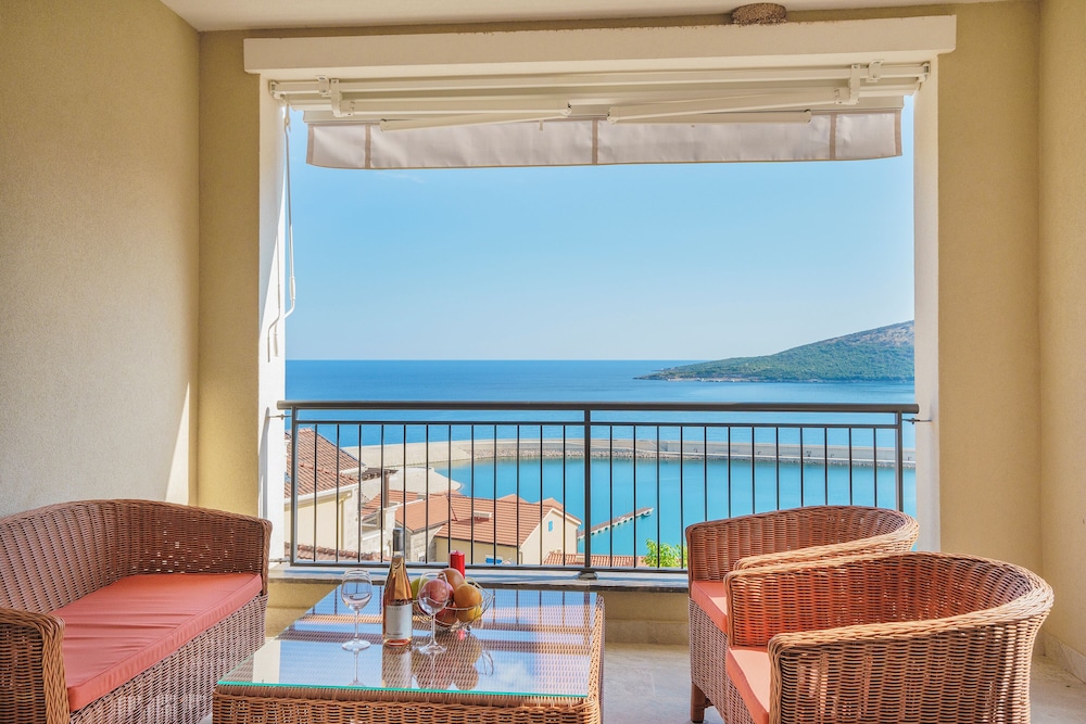 Apartment, 1 Bedroom, Sea View (G-211) photo 1