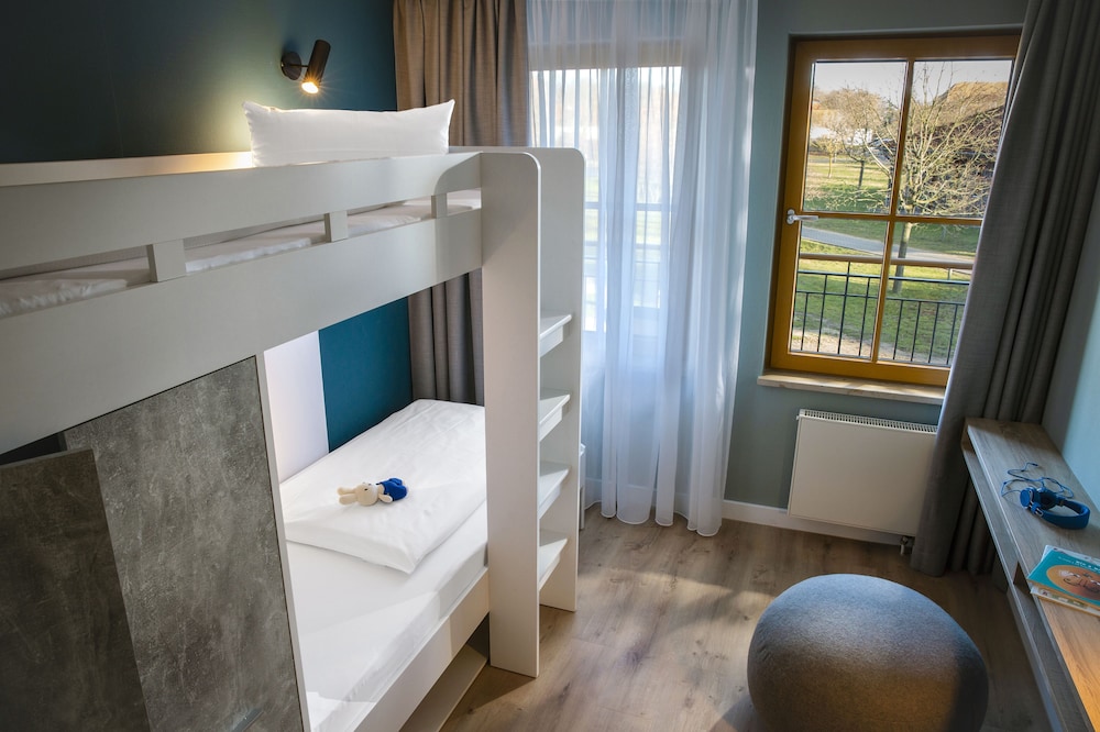 Family Room, Multiple Beds (Classic)