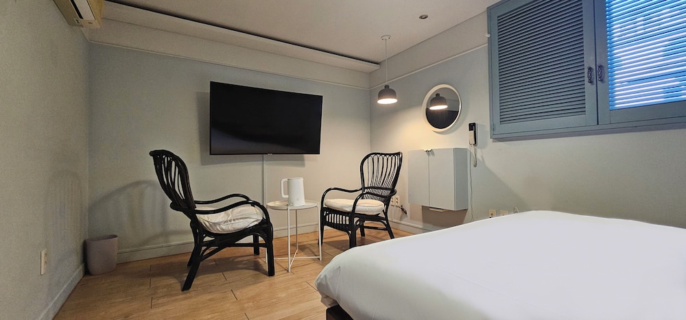 Standard Double Room, 1 Double Bed (No View, No Twin Available) photo 3