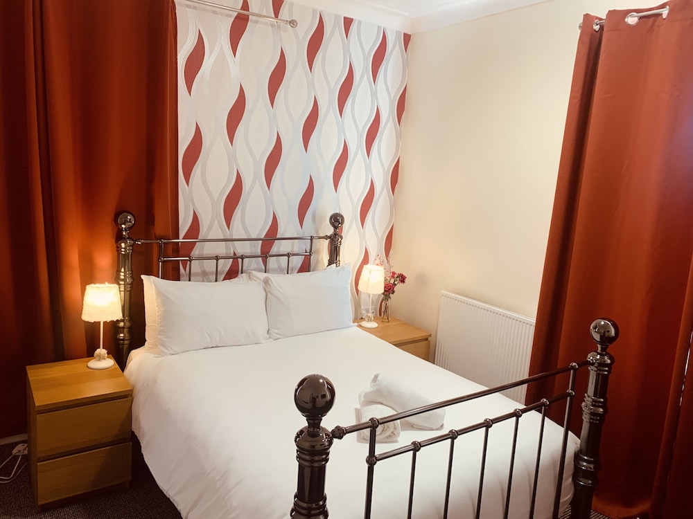Double Room, Ensuite - Photo 2