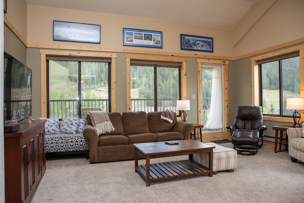 Condo, 2 Bedrooms