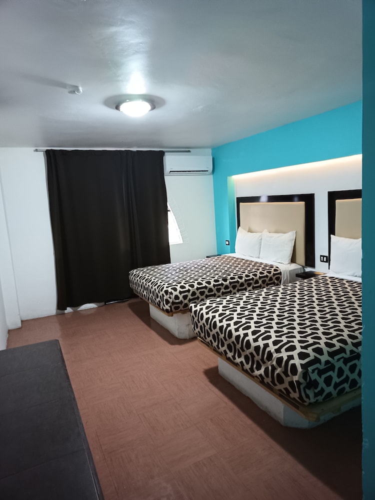 Standard Room, 2 Double Beds, Lagoon View photo 1