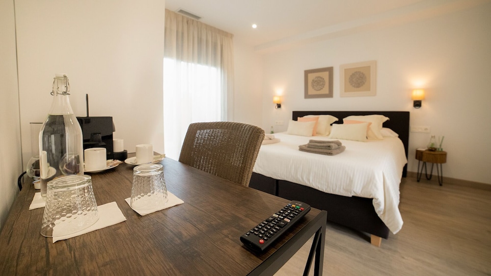 Standard Double Room (Albarino)