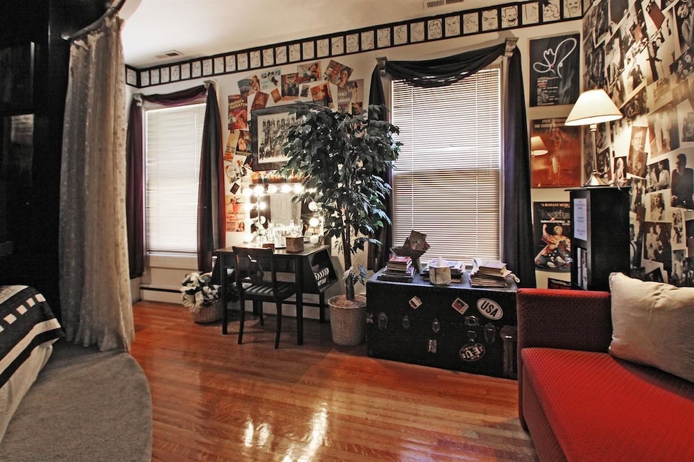 Hollywood Room photo 3