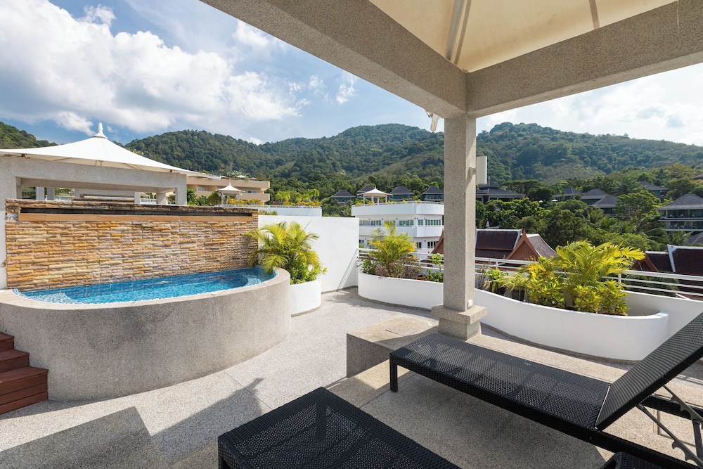 New One Bedroom Penthouse Suite with Rooftop Jacuzzi - Photo 9
