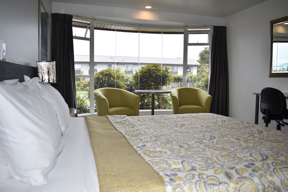 Superior Studio, 1 Queen Bed photo 3