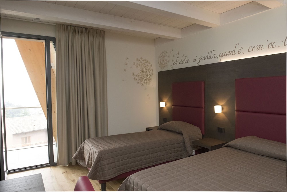 Superior Triple Room photo 3