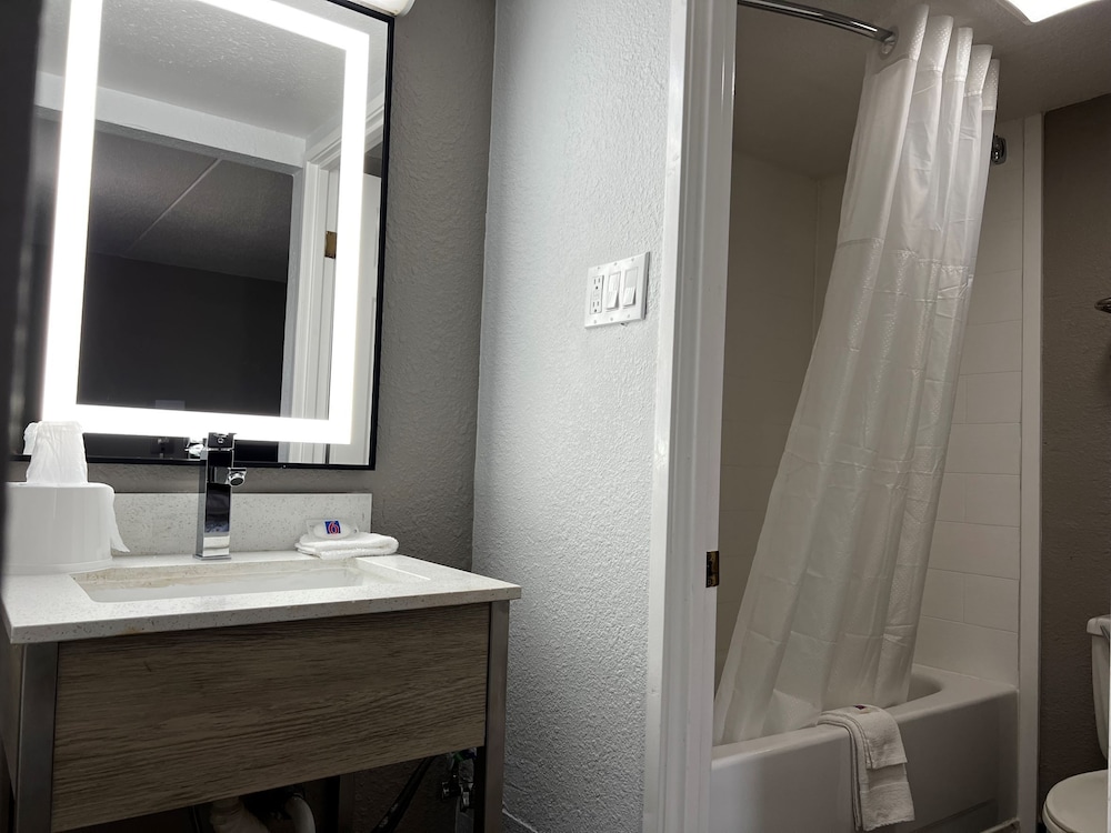 Standard Room, 2 Double Beds, Non Smoking - Photo 1