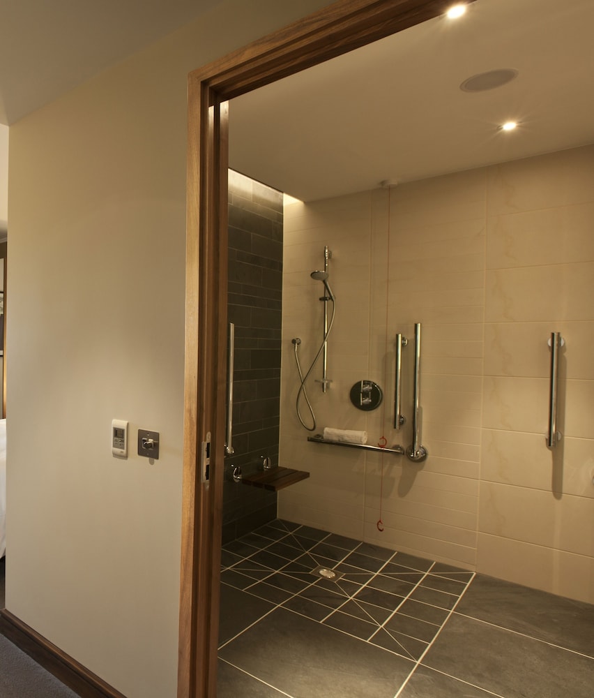 Executive Room, 1 Queen Bed, Club Lounge Access - Photo 10