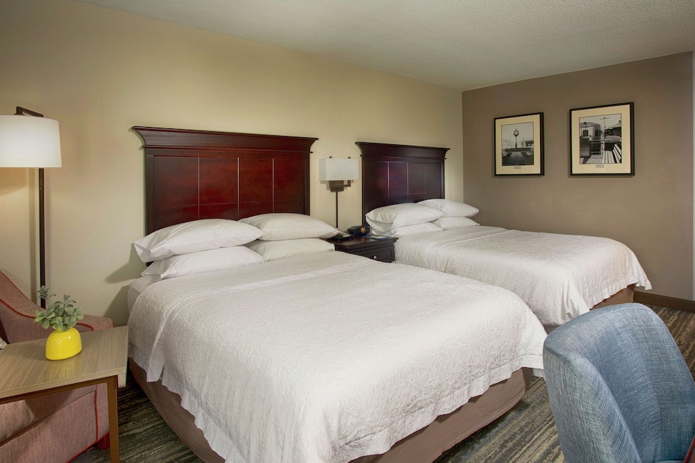 Standard room with two double beds photo 3