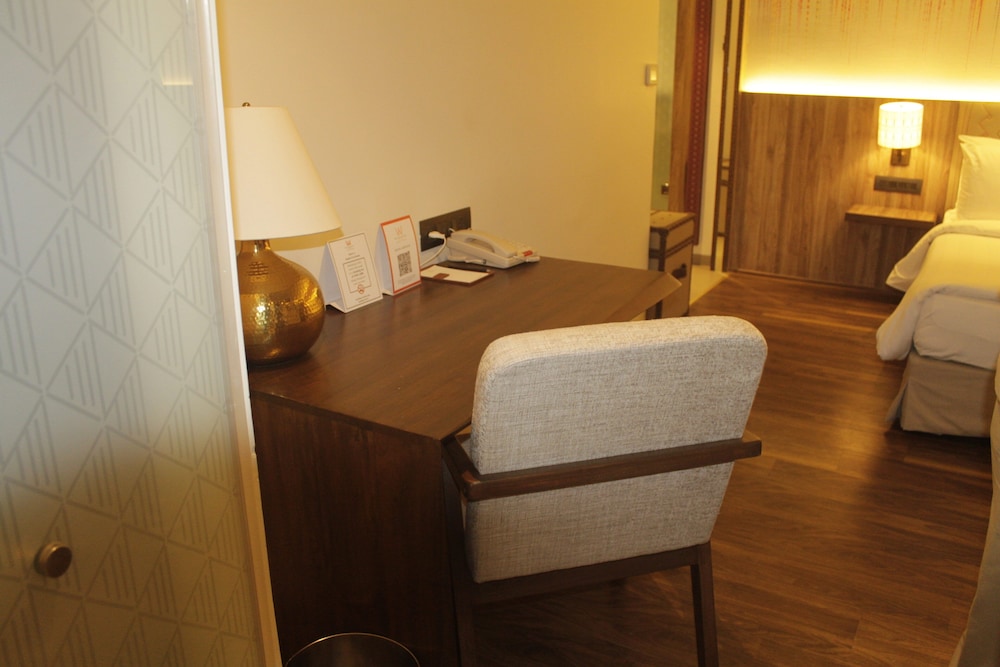 Deluxe Room, 1 King Bed (Studio Apartment) photo 1