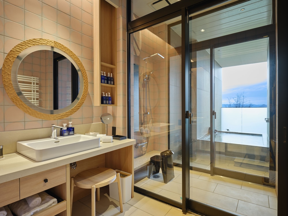 Family Room with Onsen Open-Air Bath (Lake View) East Wing, Non-Smoking photo 3