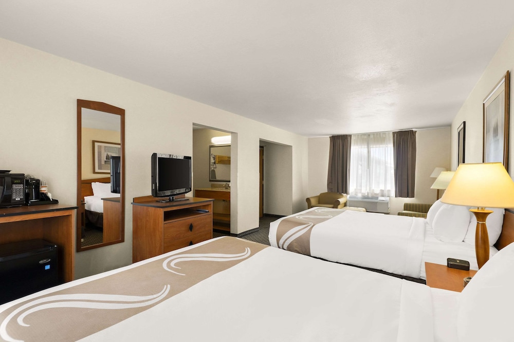Room, Multiple Beds, Non Smoking (Larger Unit) - Photo 1