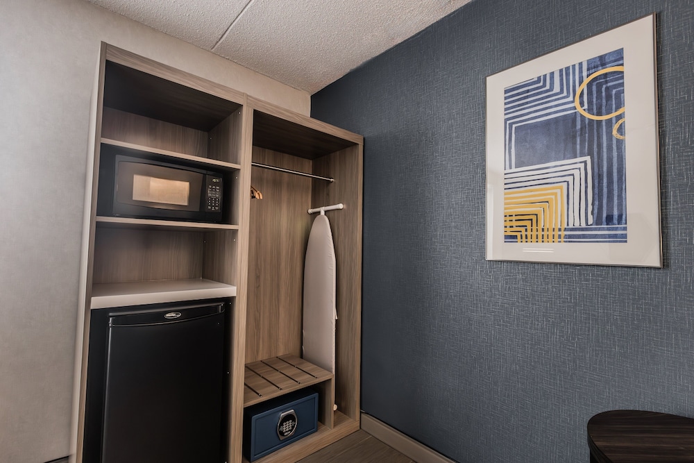 Room, 1 Queen Bed with Sofa bed, Transfer Shower, Non Smoking (Transfer Shower) thumbnail 5