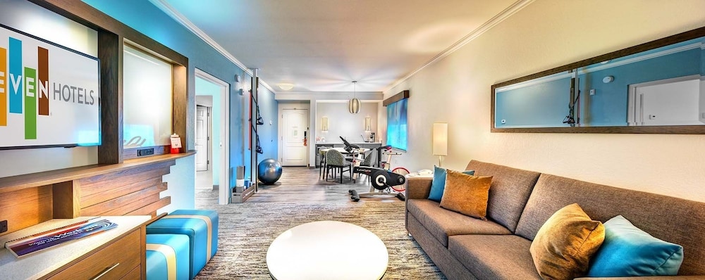 Suite, 1 King Bed - Photo 1