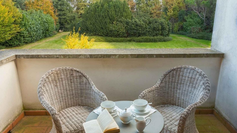 Villa photo 2
