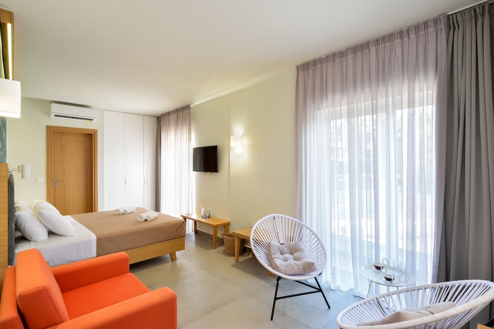 Superior Room with Balcony - Photo 1