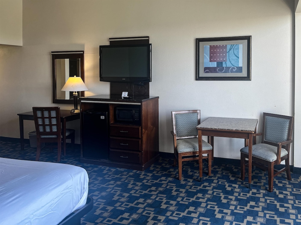 Deluxe Room, 1 Queen Bed, Accessible, Non Smoking