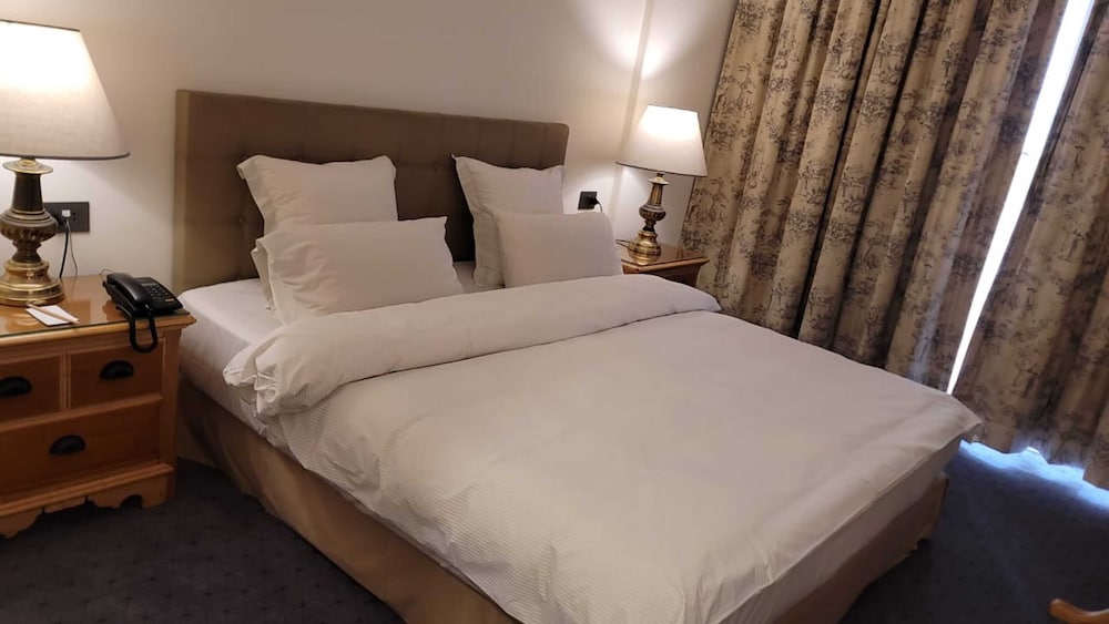 Standard Double or Twin Room - Photo 4