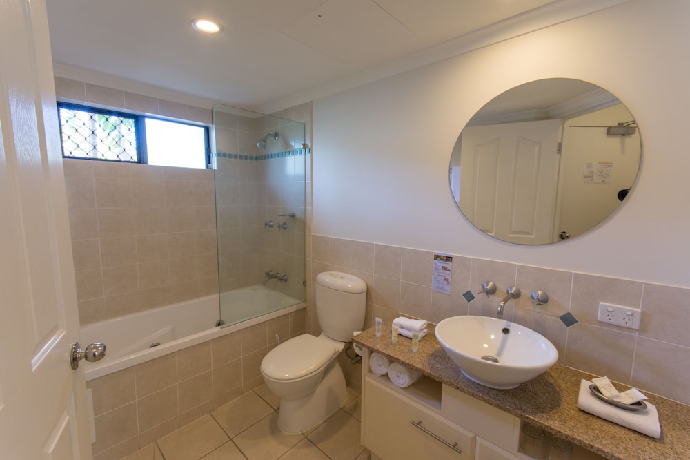 Studio Pool Entry - Photo 10