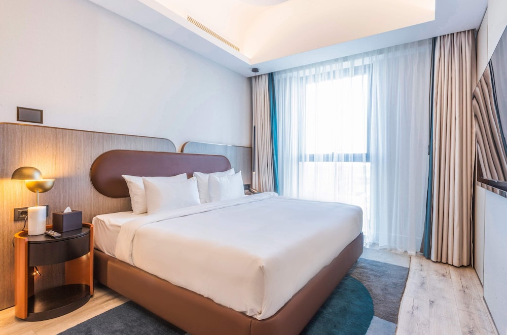 Suite with Balcony, Canal View - Photo 6