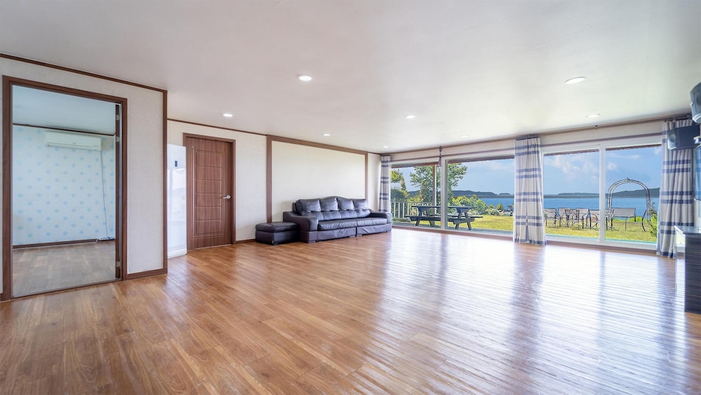 Basic Room, 3 Bedrooms (Boracay(Oceanview,group))