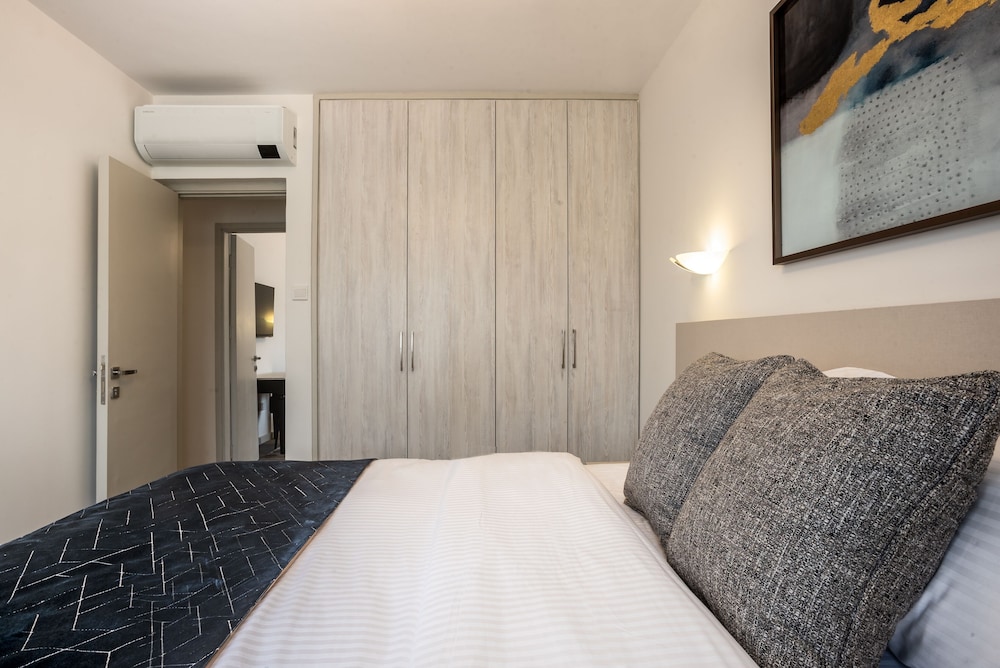Luxury Apartment, 3 Bedrooms photo 2