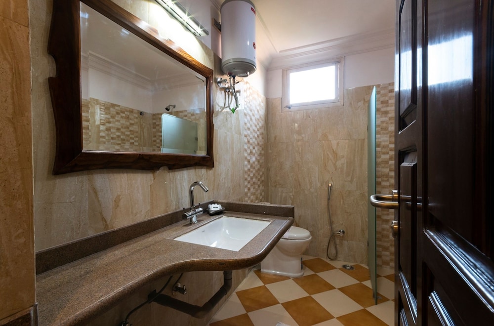 Deluxe Room - Photo 6