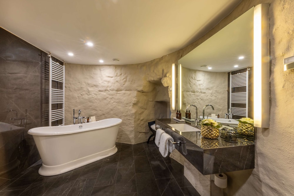 Suite, 1 Queen Bed, City View (Turmsuite) - Photo 8