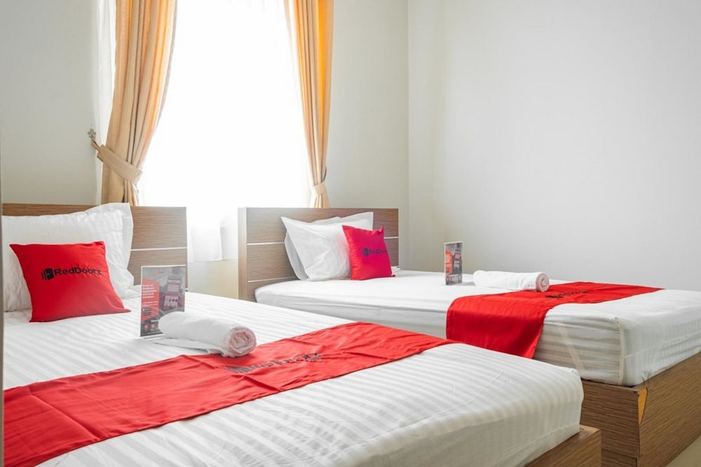 Twin Room (RedDoorz) - Photo 6