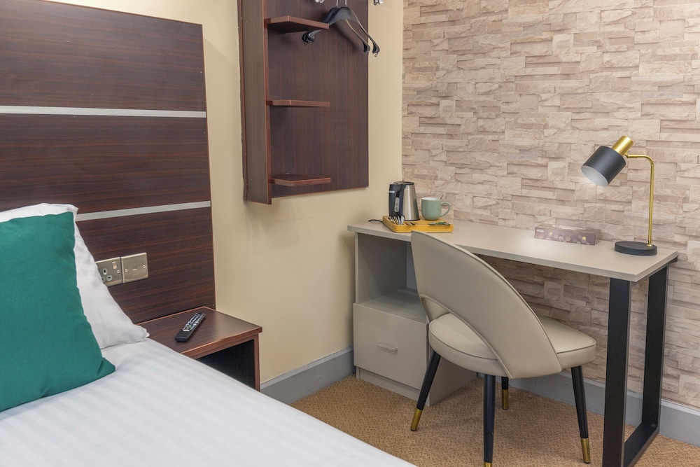 Standard Room, Multiple Beds, Non Smoking - Photo 2