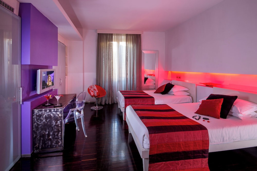 Executive Double Room thumbnail 5
