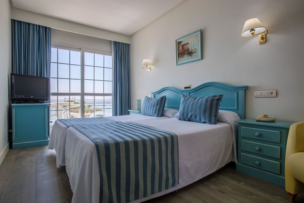 Double Room, Sea View - Photo 3