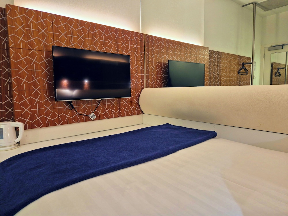 Available room thumbnail 5