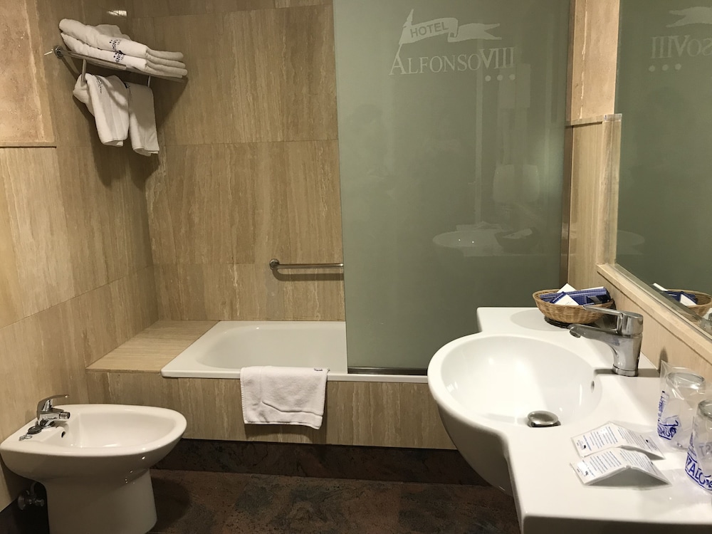 Twin Room - Photo 3