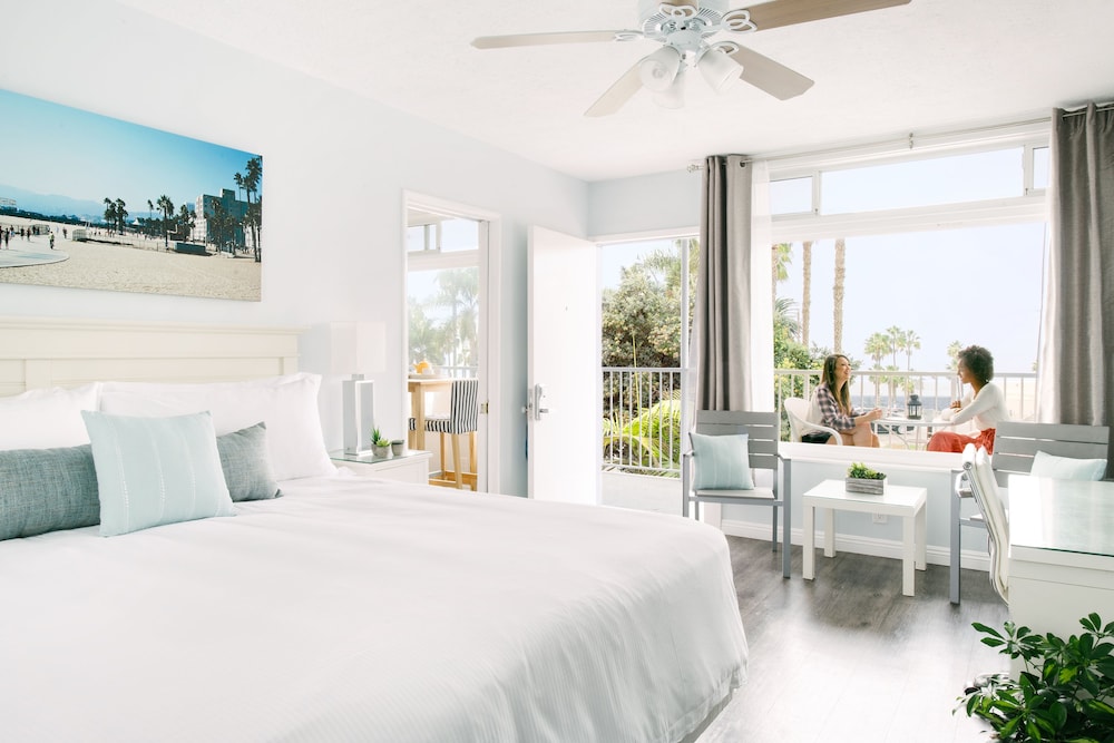 Ocean view king bed and kitchen