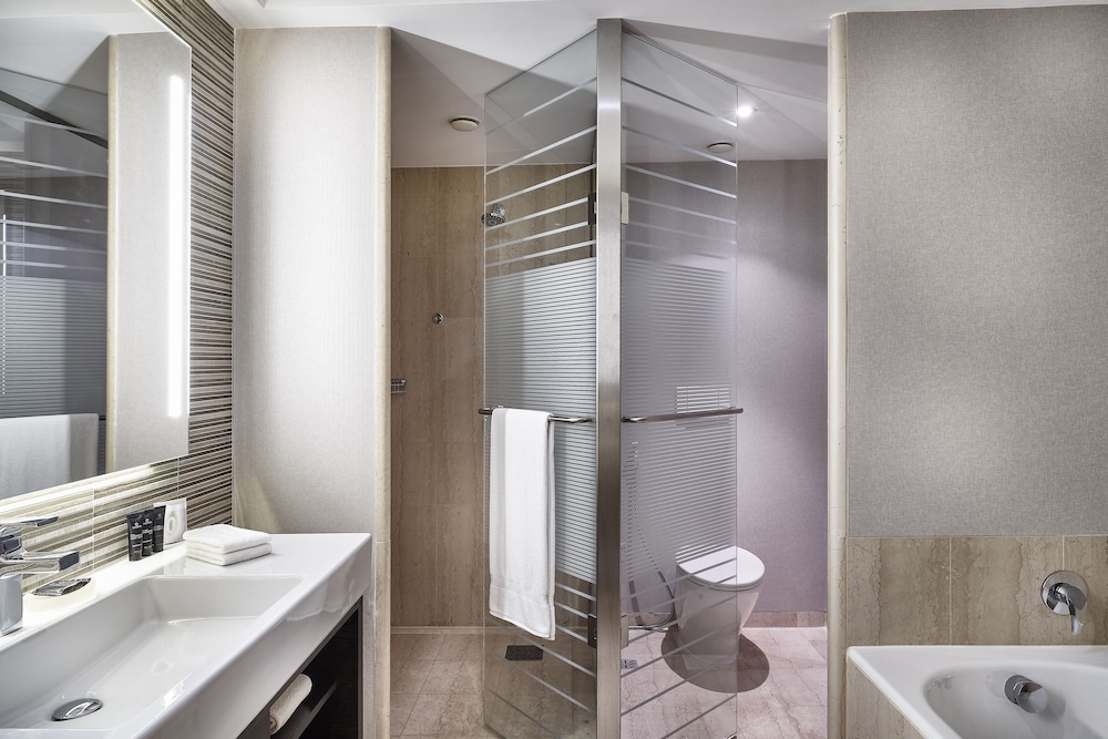 Suite, Club Lounge Access