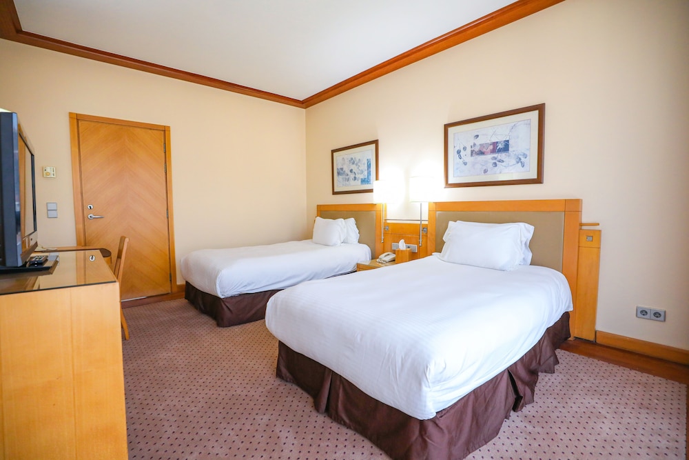 Standard Room, 2 Twin Beds, Non Smoking - Photo 3