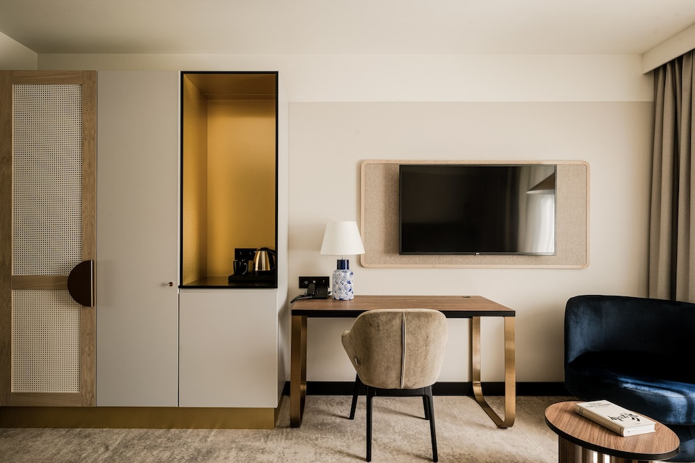 Standard Room, 1 Queen Bed, Balcony - Photo 6