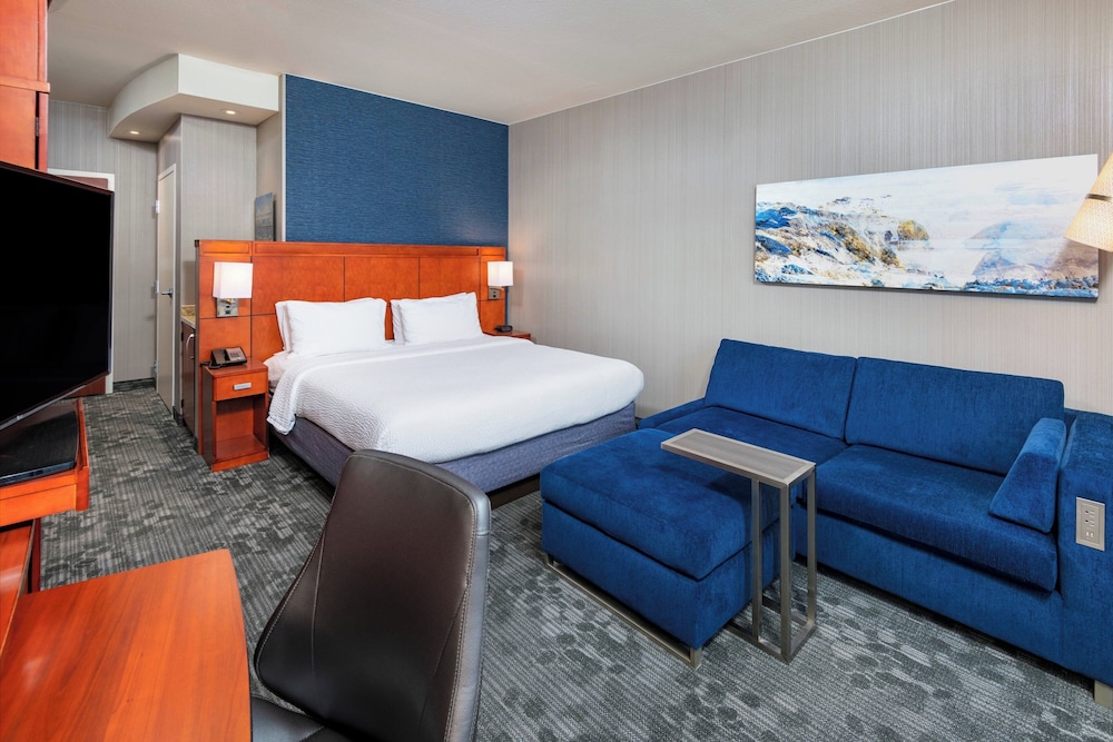 Room, 1 King Bed with Sofa bed (Hearing Accessible) - Photo 3