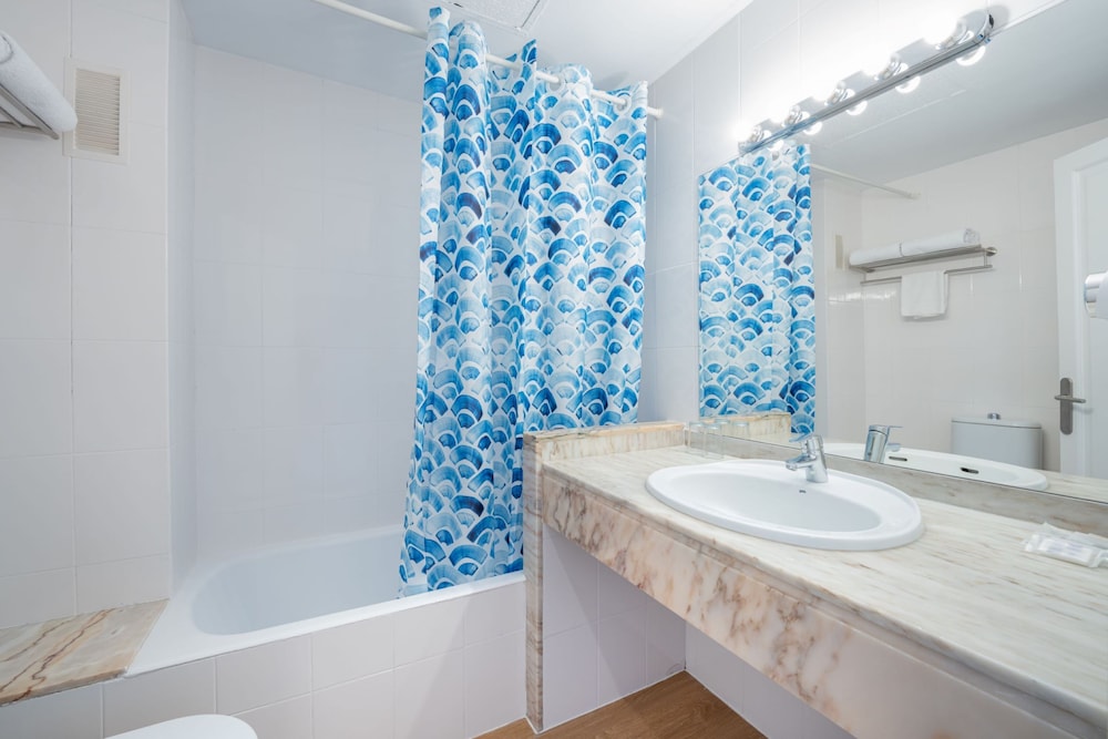 Junior Suite, Pool View - Photo 9