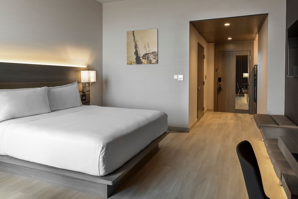 Room, 1 King Bed - Photo 4