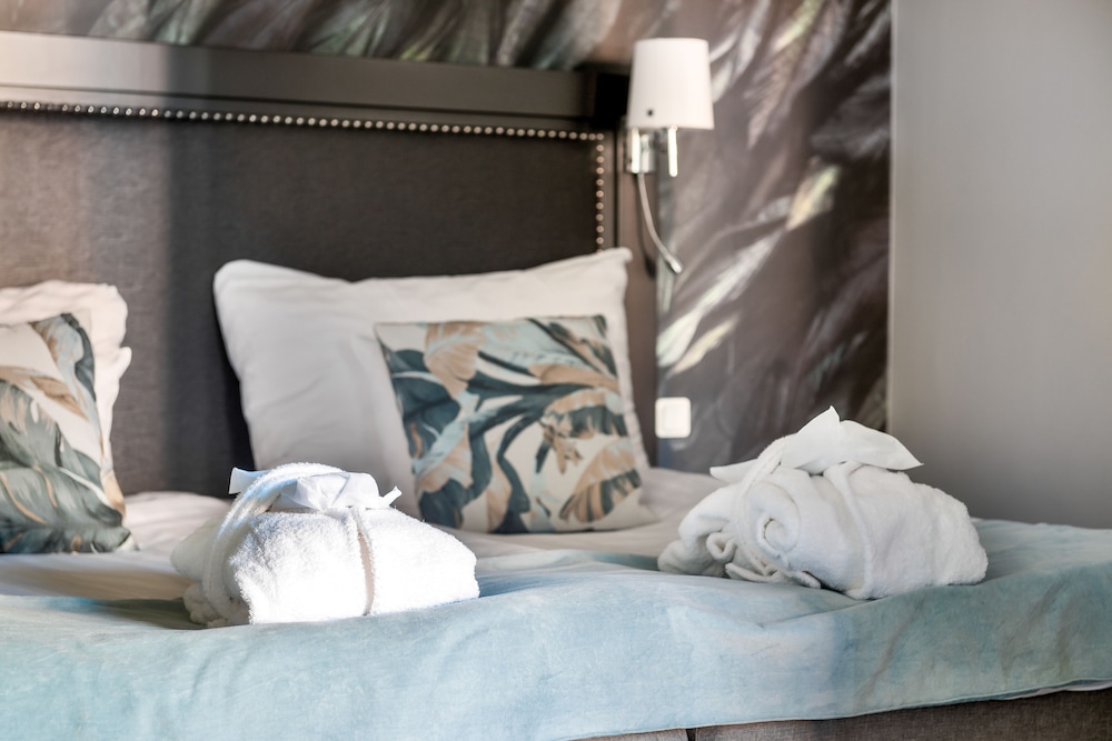 Deluxe Room, 1 Double Bed - Photo 10