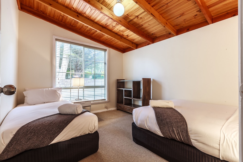 Elite Cottage, 2 Bedrooms, Fireplace, Garden View photo 3