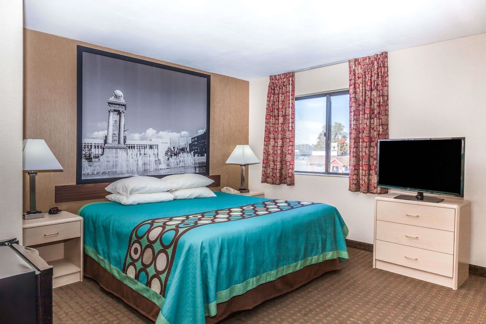 Studio Suite, 1 King Bed, Non Smoking - Photo 4