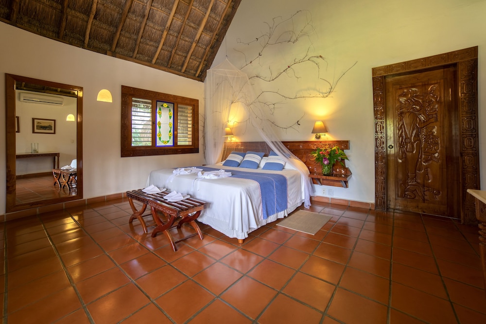 Royal Bungalow, Jetted Tub (Mayan) photo 2