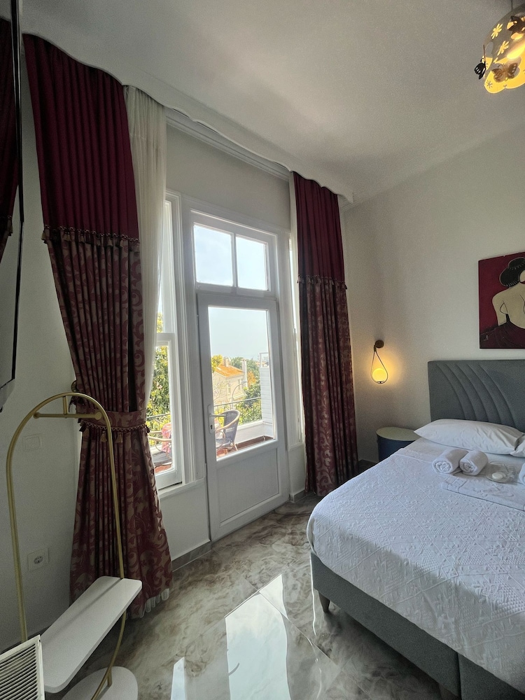 Deluxe Room, Balcony, Sea View photo 2