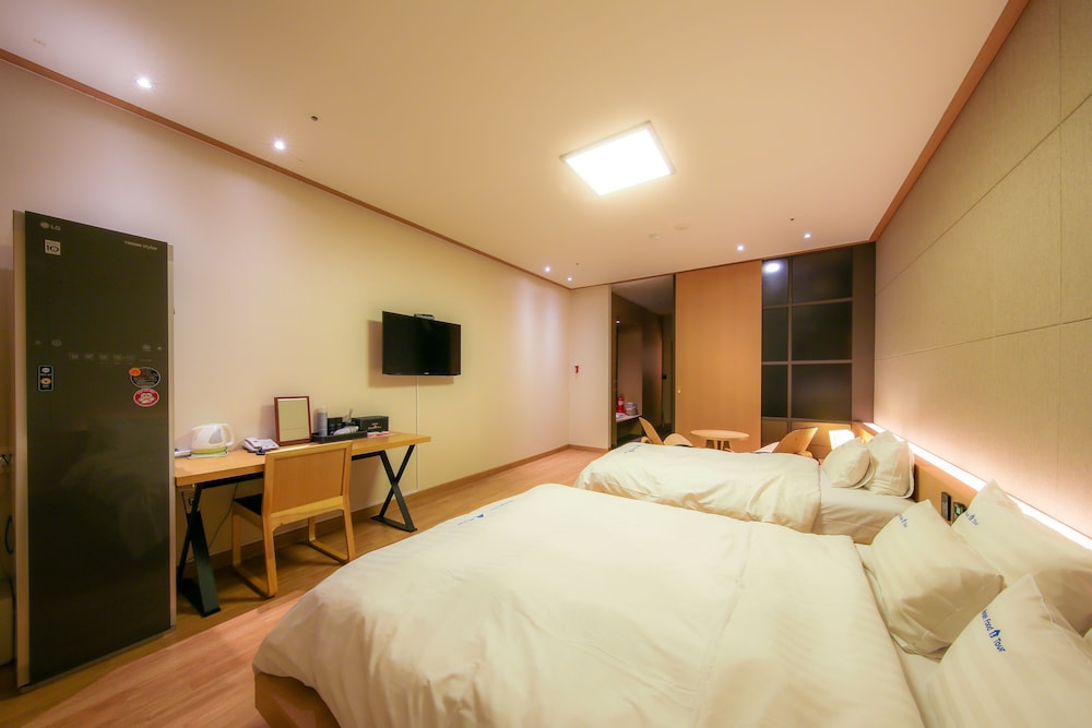 Superior Twin Room - Certified Korea Tourism Quality Break (Breakfast is not available on Mondays) photo 1