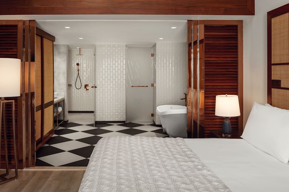 Family Suite, 1 King Bed with Sofa bed, Beachfront - Photo 8